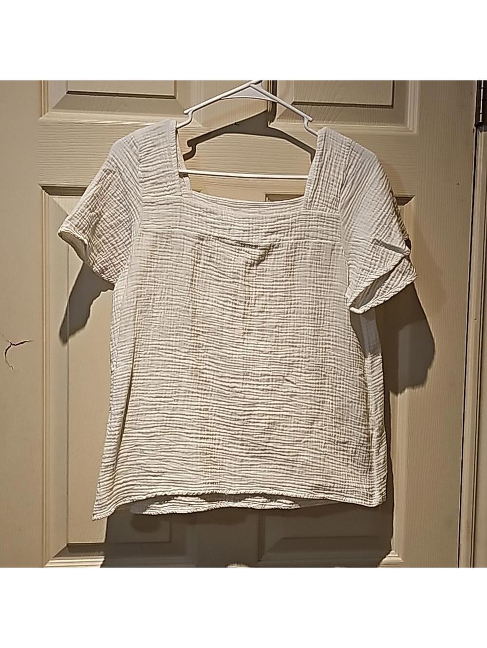 Gilli square neck textured top size M
